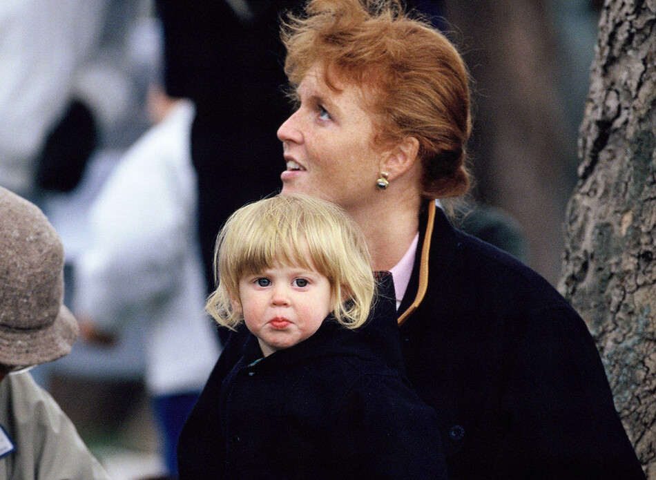 Принцесса Беатрис с матерью герцогиней Йоркской