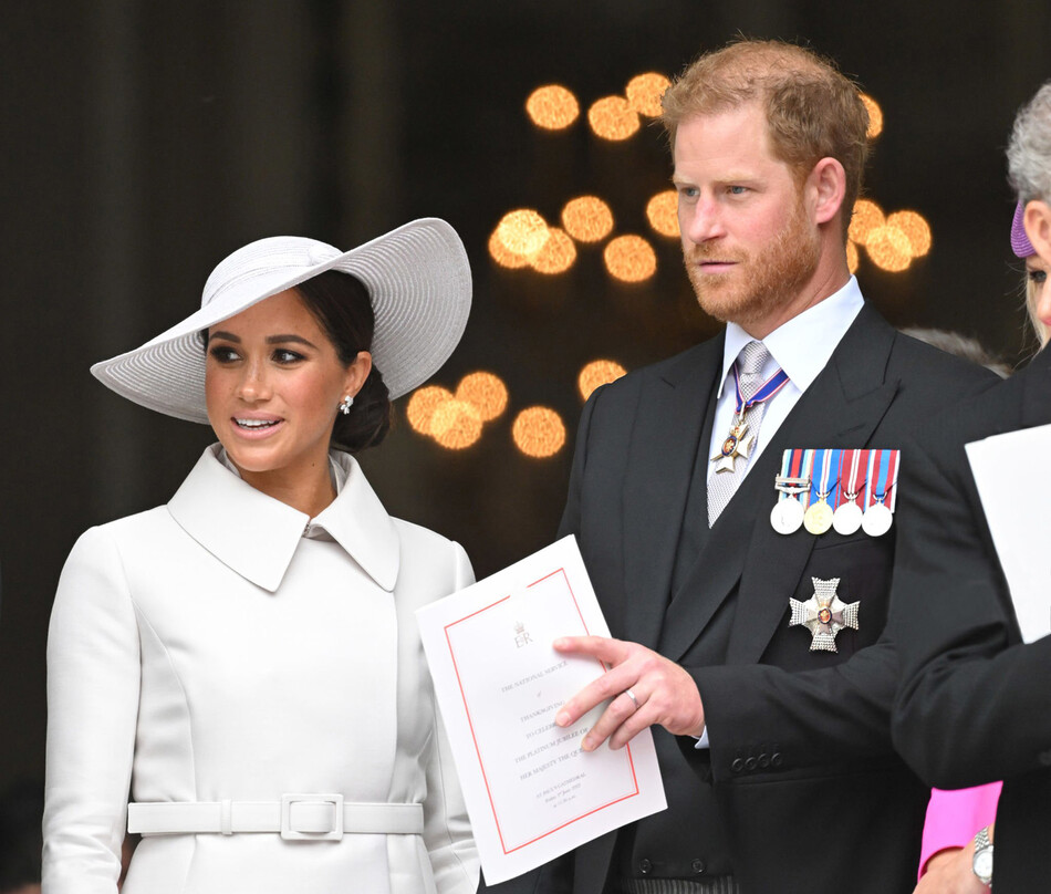 Меган Маркл и принц Гарри прибыли на церковную службу с королевской семьёй в соборе Святого Павла 3 июня 2022 года в Лондоне, Англия