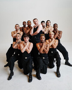 Изучаем стиль Сэма Смита в новом видео «How Do You Sleep?»