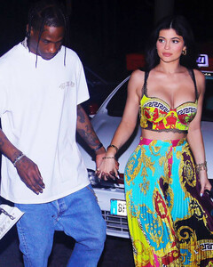 Кайли Дженнер и Трэвис Скотт отдыхают на Капри