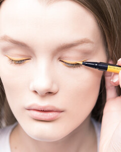 Бьюти-тренды 2018: на какие эксперименты в макияже стоит пойти этим летом