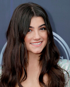 Юная миллионерша: 17-летняя «королева ТикТока» зарабатывает больше многих успешных бизнесменов и специалистов