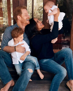 Пять особенностей открытки, которую выпустили Гарри и Меган Маркл