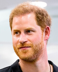 Переживания за королеву и присутствие Дианы: 6 основных моментов из нового интервью принца Гарри