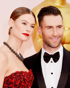 Адам Левин изо всех сил старается наладить отношения с Бехати Принслу после обвинений в измене