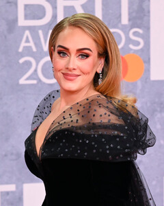 Адель станет режиссёром документального фильма о себе самой