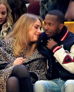 «Это было бы замечательно»: Адель призналась, что хочет иметь детей от бойфренда Рича Пола