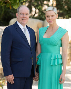 Принц Альбер и принцесса Монако Шарлен отметили 11-ю годовщину свадьбы новым портретом