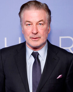 С Алека Болдуина сняли обвинения, и он считает, что обязан многим своей жене Хиларии