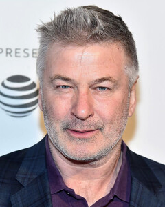 С Алека Болдуина полностью сняты обвинения в непредумышленном убийстве на съёмках фильма «Ржавчина»