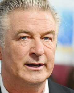 Алек Болдуин застрелил двух человек, одного смертельно, на съёмочной площадке фильма «Ржавчина»