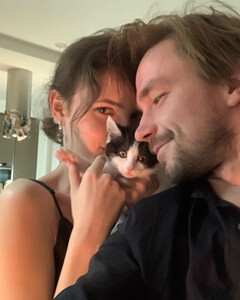 Поклонники подозревают, что Александр Петров готовится к свадьбе