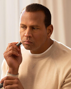 Алекс Родригес запустил линию мужской косметики, и поклонники не устают шутить по этому поводу