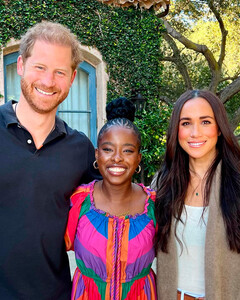 «Где женщина — там вечный путь»: поэтесса Аманда Горман стала гостьей финального подкаста Меган Маркл «Архетипы»