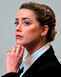 Эмбер Хёрд уволила свою команду адвокатов из-за надвигающегося банкротства