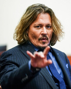 «Никаких синяков не было»: бывшая помощница Эмбер Хёрд считает, что актриса оклеветала Джонни Деппа