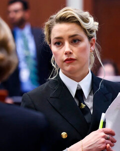 Эмбер Хёрд претендует на 3 дома, $100 млн и Range Rover Джонни Деппа