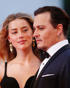 Эмбер Хёрд говорит, что всё ещё любит Джонни Деппа несмотря на всё то, что было в судах