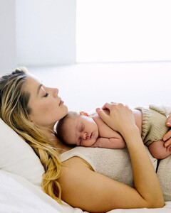 Эмбер Хёрд стала символом осознанных матерей-одиночек