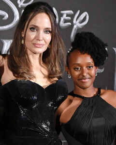 Дочь Брэда Питта убрала его фамилию из своего профиля в соцсетях