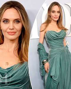 Анджелина Джоли показала новую татуировку на груди