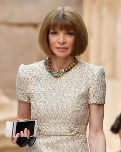 Дом Анны Винтур пикетируют журналисты медиа-холдинга Condé Nast