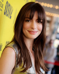 Энн Хэтэуэй о 40-летии, мечтах о Бродвее и детях: «Я хочу ещё одного, но беременность — это не всегда позитивно»