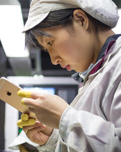 Apple задерживает и сокращает производство новых моделей iPhone