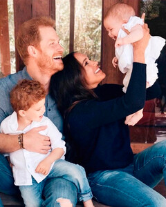 Почему дети принца Гарри и Меган Маркл — Арчи и Лилибет до сих пор не получили королевские титулы