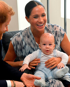 Одно лицо: Арчи и принц Гарри пришли на празднование Дня независимости