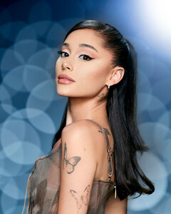 Ариана Гранде опубликовала обложку нового альбома