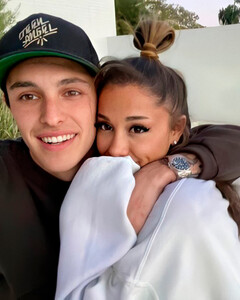 Ариана Гранде и Далтон Гомес пришли к бракоразводному соглашению