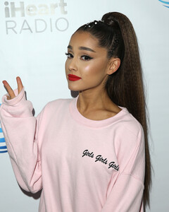 Ариана Гранде пожертвовала миллион долларов на борьбу с ментальными заболеваниями