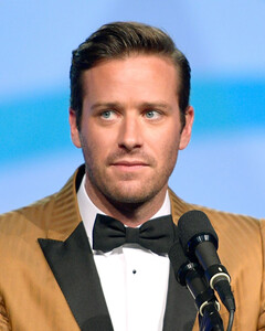 Актерское агентство WME отказалось сотрудничать с Арми Хаммером