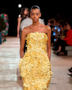 Пьерпаоло Пиччоли представил дебютную коллекцию для Balenciaga сезона весна-лето 2026