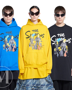 Модная семья: бренд Balenciaga выпустил коллекцию с «Симпсонами»