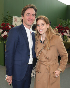 Принцесса Беатрис и Эдоардо Мапелли Моцци впервые вышли в свет после рождения дочери