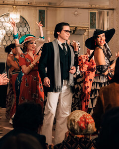 В сети появился трейлер нового сериала про Карла Лагерфельда