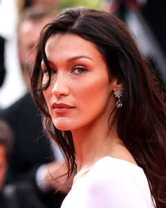 Белла Хадид жалеет о том, что её «забрали» из палестинской семьи и не позволили ей жить в мусульманской культуре