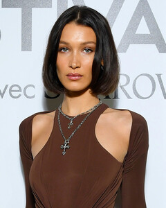 Белла Хадид говорит, что бросила пить после того, как почувствовала, что не может контролировать себя