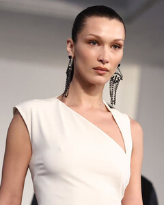 Кинодебют: Белла Хадид сыграет в сериале «Рами»