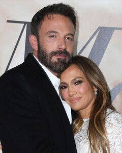 Бен Аффлек смонтировал для Дженнифер Лопес свою версию клипа On My Way на День святого Валентина