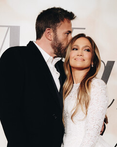 Бен Аффлек неожиданно появился в клипе Дженнифер Лопес на саундтрек к фильму «Первый встречный»