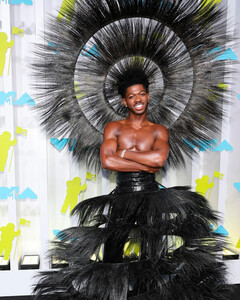 Самые яркие образы на MTV Video Music Awards 2022