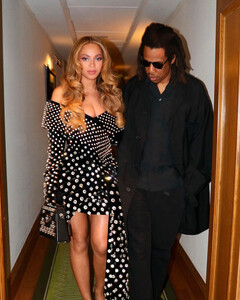 Бейонсе поделилась милыми кадрами со свидания с Jay-Z после покупки дома за $200 млн