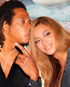 Бейонсе устроила роскошную секретную вечеринку по случаю выхода нового альбома Renaissance