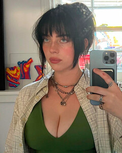 Сделала себе одолжение: Билли Айлиш удалила все социальные сети со своего телефона