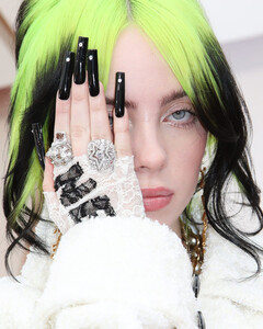 Билли Айлиш рассказала, что плакала, когда смотрела документальный фильм о себе