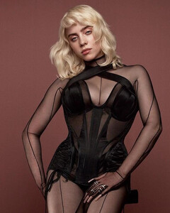 Билли Айлиш больше не хочет выкладывать свои фото из-за слишком бурной реакции на снимки в нижнем белье