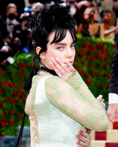 Билли Айлиш рассказала о нелюбви к себе: «Мои отношения с телом были поистине ужасными с 11 лет»